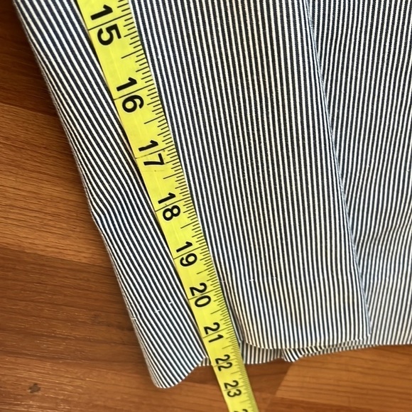 Alfred Dunner women’s navy and white seersucker Capri pants Size 12 - Picture 9 of 12